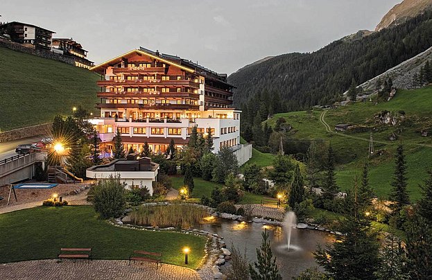 Hotel Alpenhof bei Sonnenuntergang