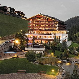 Hotel Alpenhof bei Sonnenuntergang