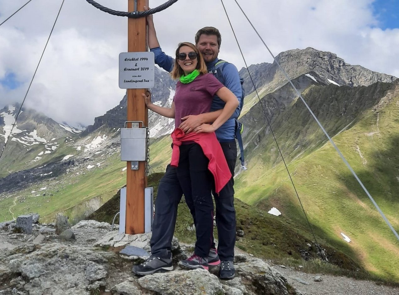 Paar am Gipfel der Grübelspitze im Zillertal