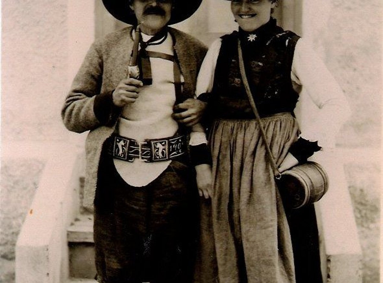 Zillertaler Tracht um 1930