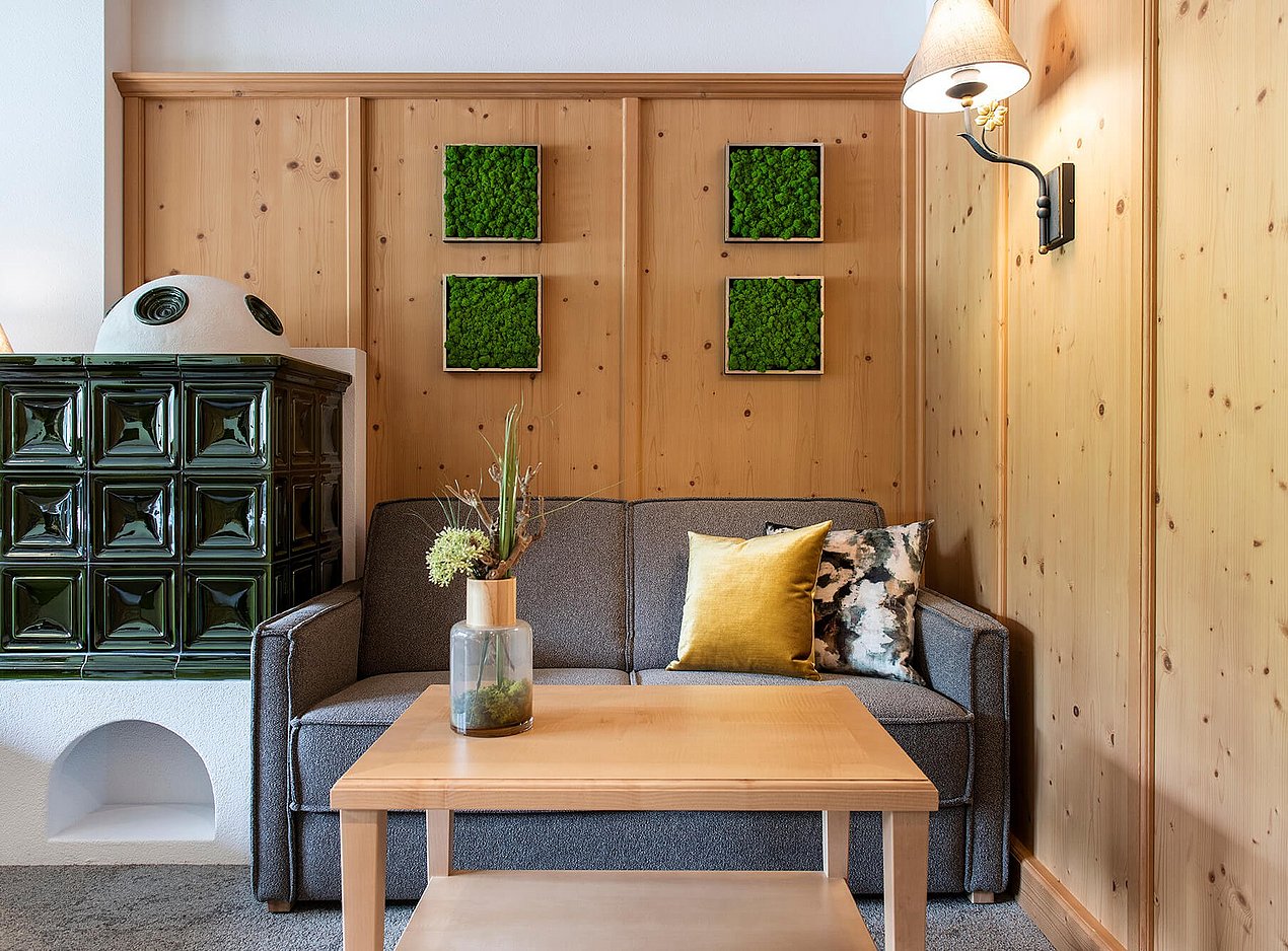 Kachelofen in der Enzian Suite