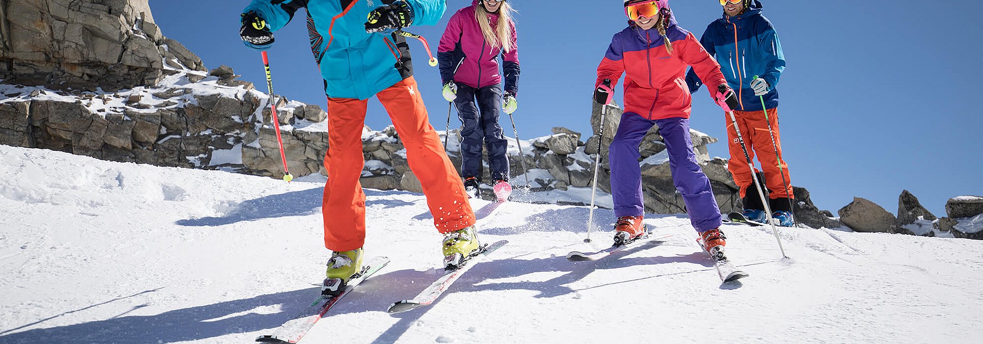 Familie beim Skifahren Familie beim Skifahren