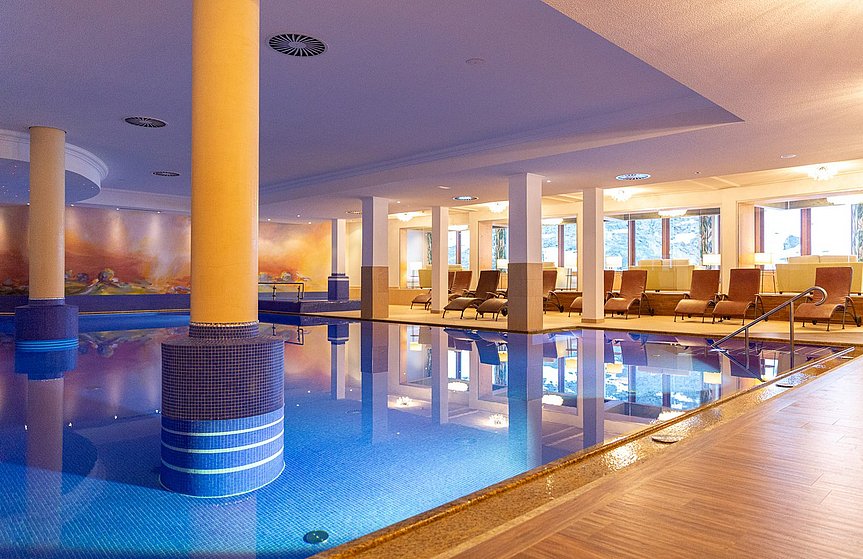 Pool im Hotel Alpenhof
