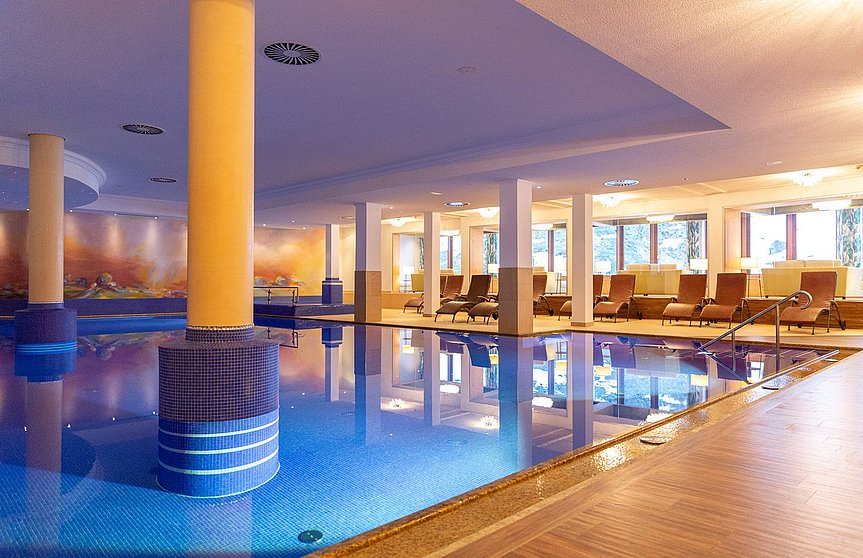 Pool im Hotel Alpenhof