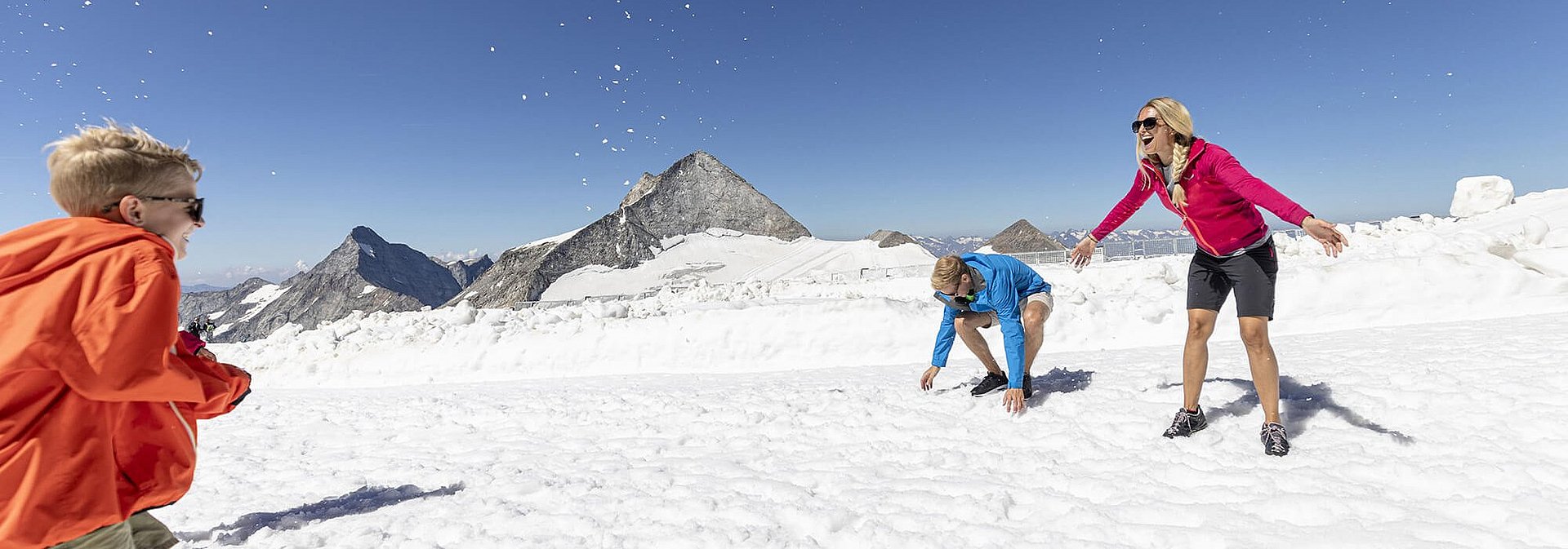 Schneeballschlacht am Hintertuxer Gletscher