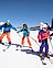 Familie beim Skifahren im Zillertal
