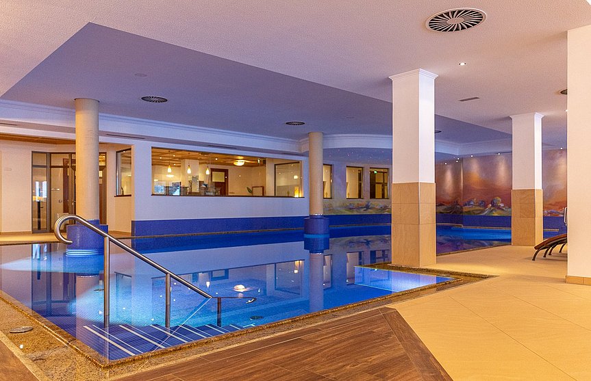 Genießen Sie den Pool im Vitalis Spa
