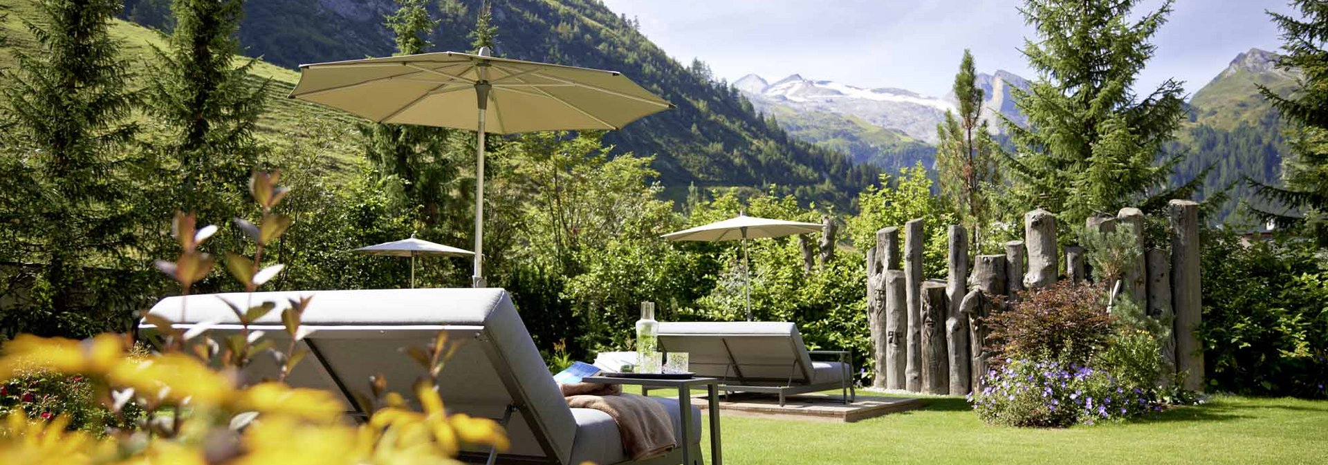 Grau Doppelliegen im Garten