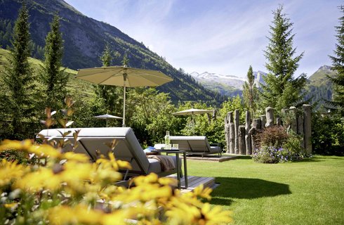 Grau Doppelliegen im Garten