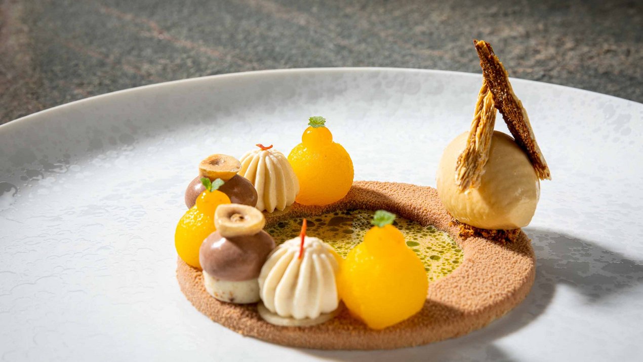 Künstlerisch angerichtetes Gericht im Hotel Alpenhof in Hintertux