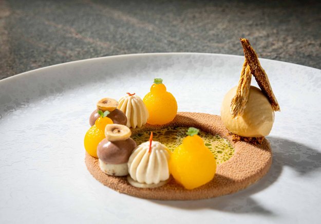 Künstlerisch angerichtetes Gericht im Hotel Alpenhof in Hintertux