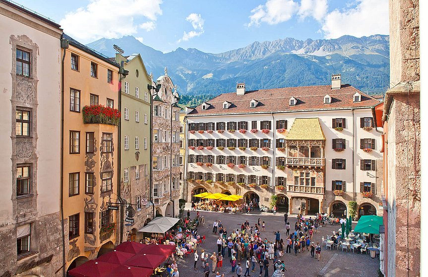 Altstadt Innsbruck mit Bergpanorama