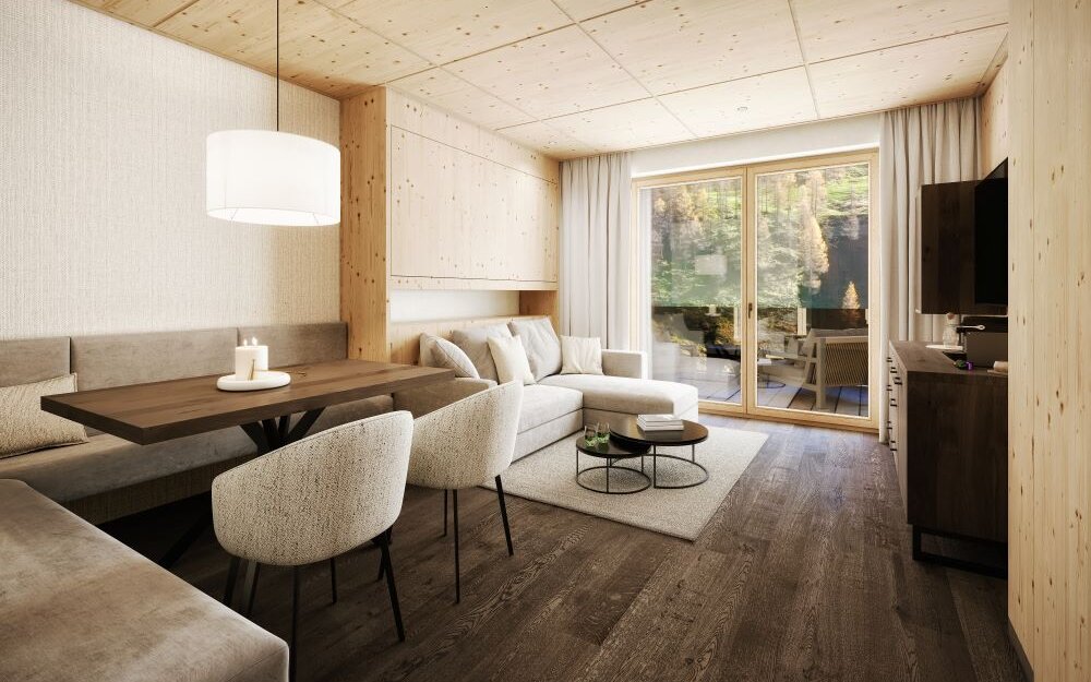 Ein modernes Wohnzimmer mit Holzverkleidung, einem großen Fenster und einem gemütlichen Sofa, das zum Entspannen einlädt.