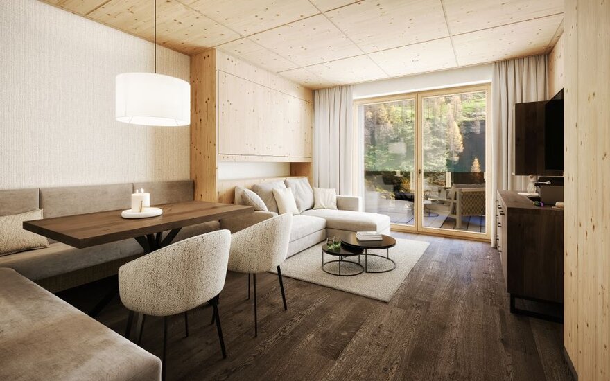 Ein modernes Wohnzimmer mit Holzverkleidung, einem großen Fenster und einem gemütlichen Sofa, das zum Entspannen einlädt.