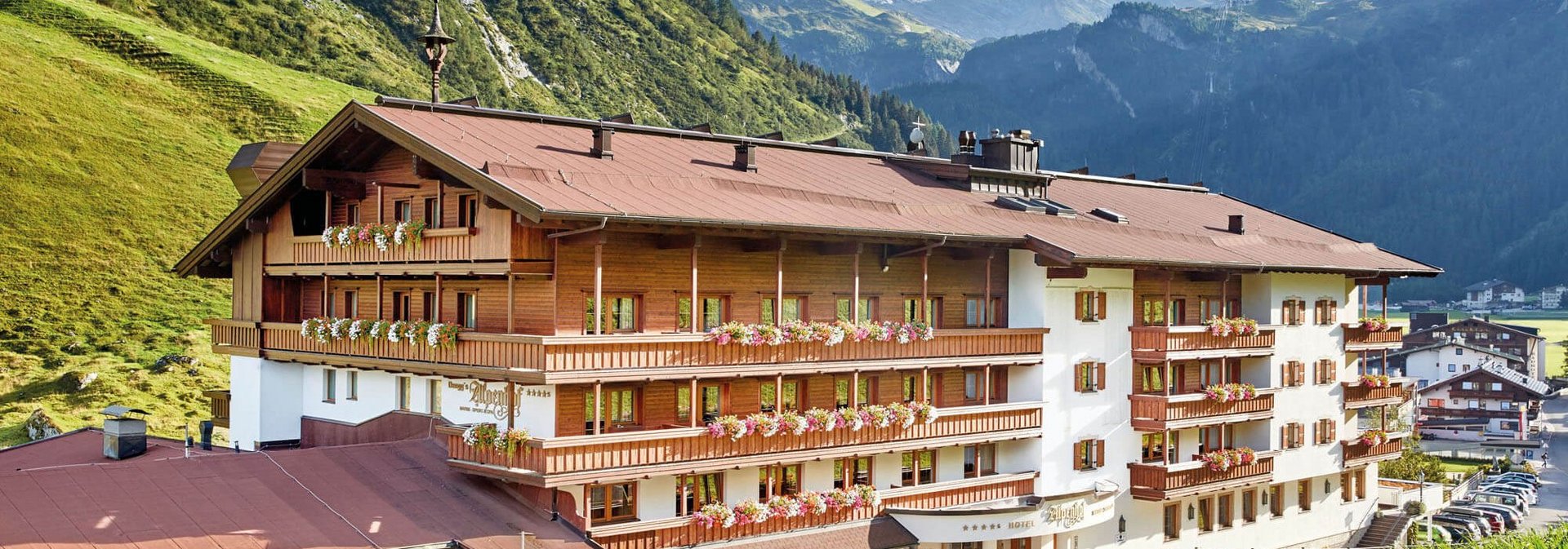 Aussenansicht Hotel Alpenhof