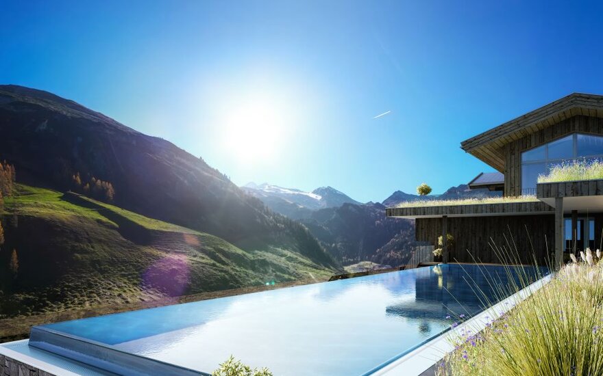 Ein moderner Pool mit Infinity-Design schimmert im Sonnenlicht, umgeben von majestätischen Alpenlandschaften.