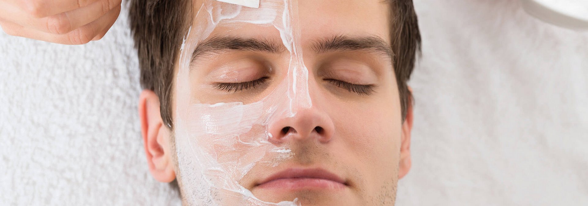 Gesichtsbehandlung Mann