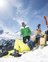 Paar macht Pause beim Skifahren