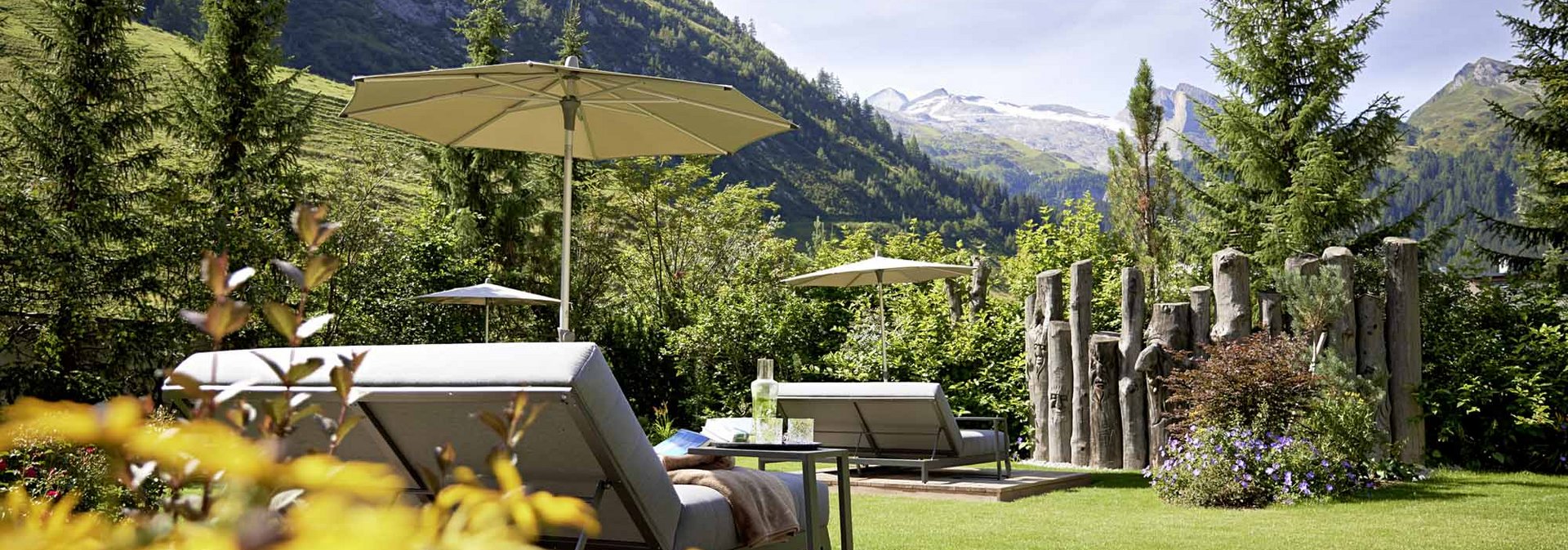 Relaxen im Alpengarten Liegen im Alpengarten mit Gletscherblick