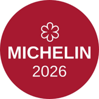 Ein rotes Logo mit dem Schriftzug 'MICHELIN' und der Jahreszahl 2026, umgeben von einem stilisierten Blumenmotiv.