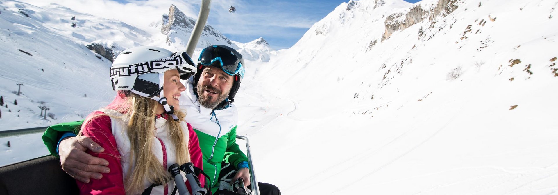 Paar am Sessellift Paar am Sessellift