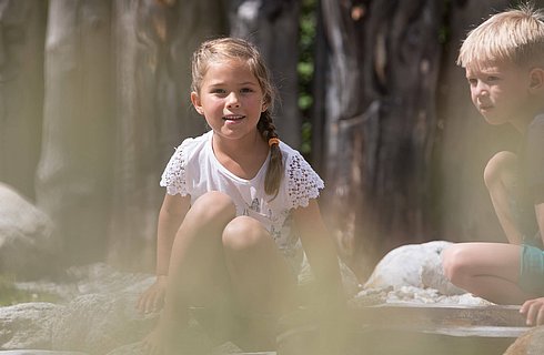 Kinder am Alpengarten Spielplatz