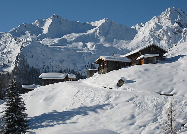Verschneite Berghütten Verschneite Berghütten
